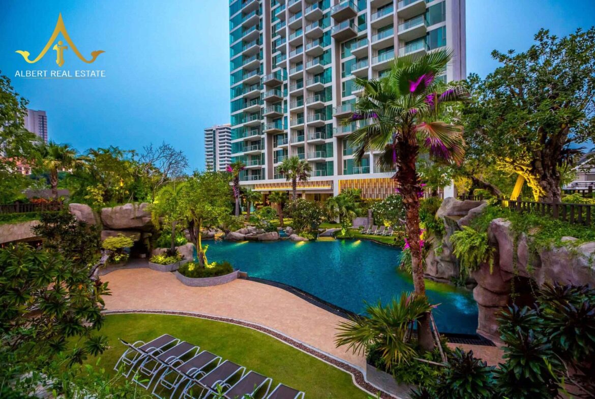 The Riviera Wongamat swimming pool