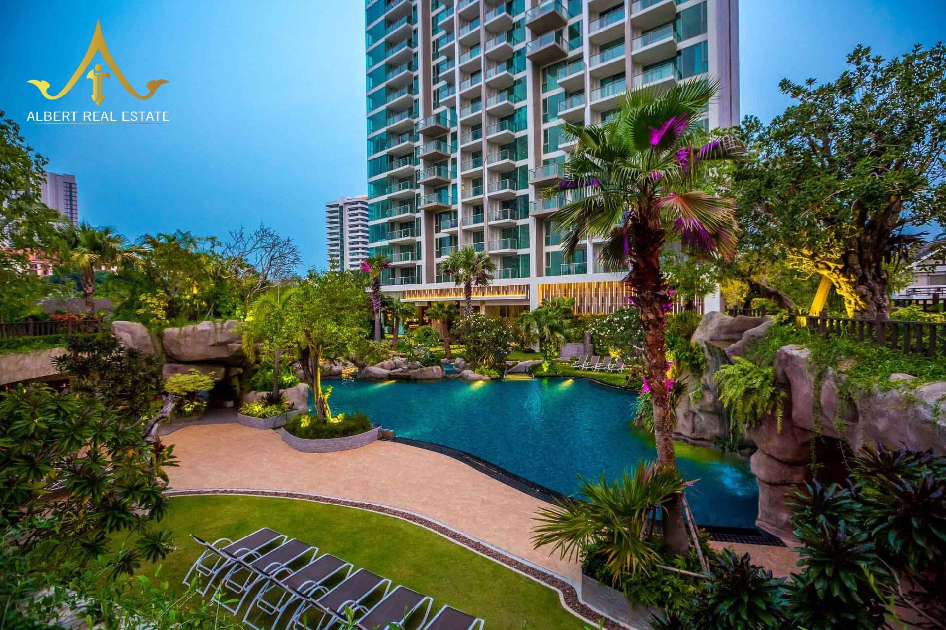 The Riviera Wongamat swimming pool