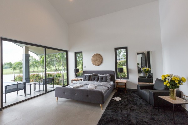 Sanctuary Lakes Hua Hin pool villa