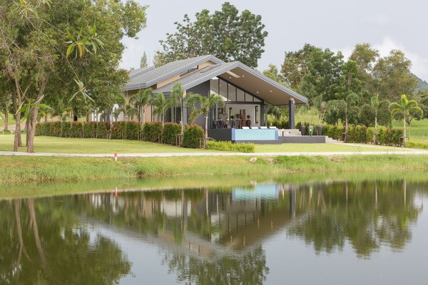 Sanctuary Lakes Hua Hin landscaped villa