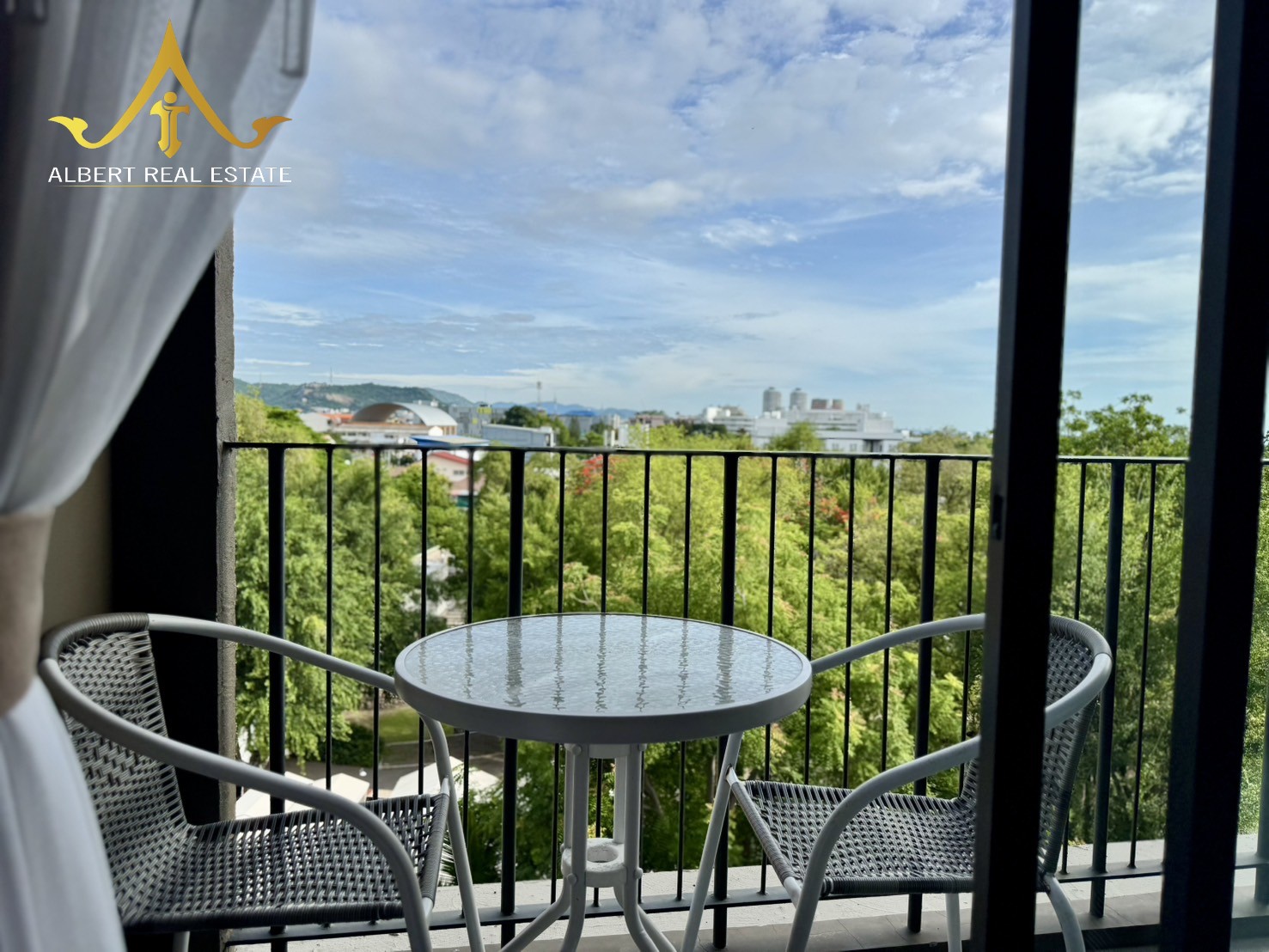 Modern one-bedroom sea-view condominium in Hua Hin – image 01