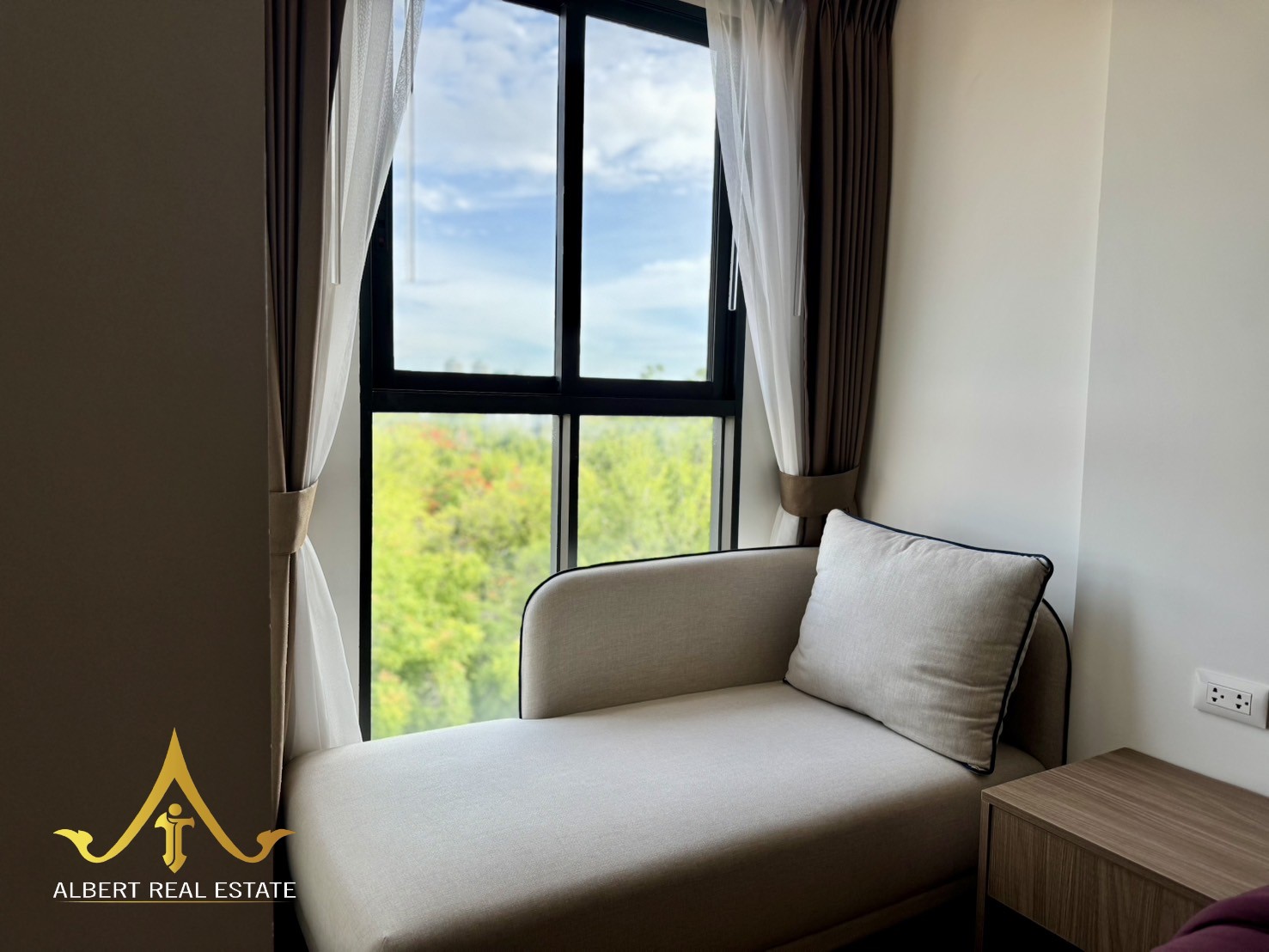Modern one-bedroom sea-view condominium in Hua Hin – image 02
