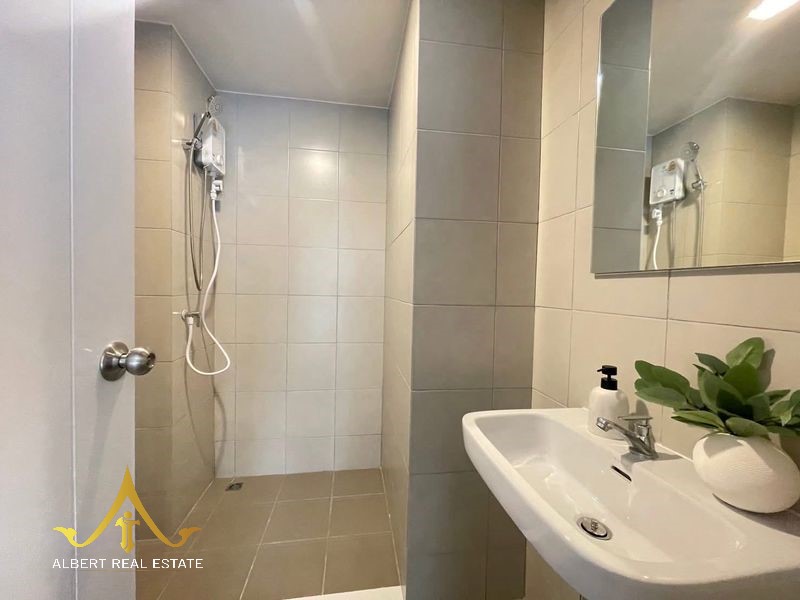 Modern furnished two-bedroom condominium in central Hua Hin – image 04