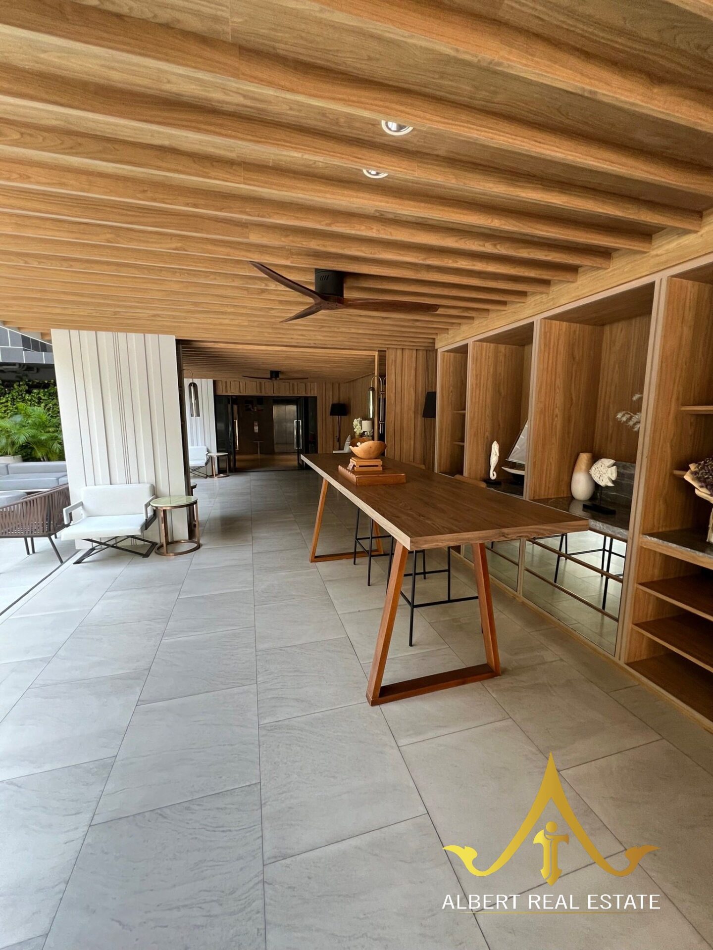 Modern one-bedroom condominium in central Hua Hin – image 01