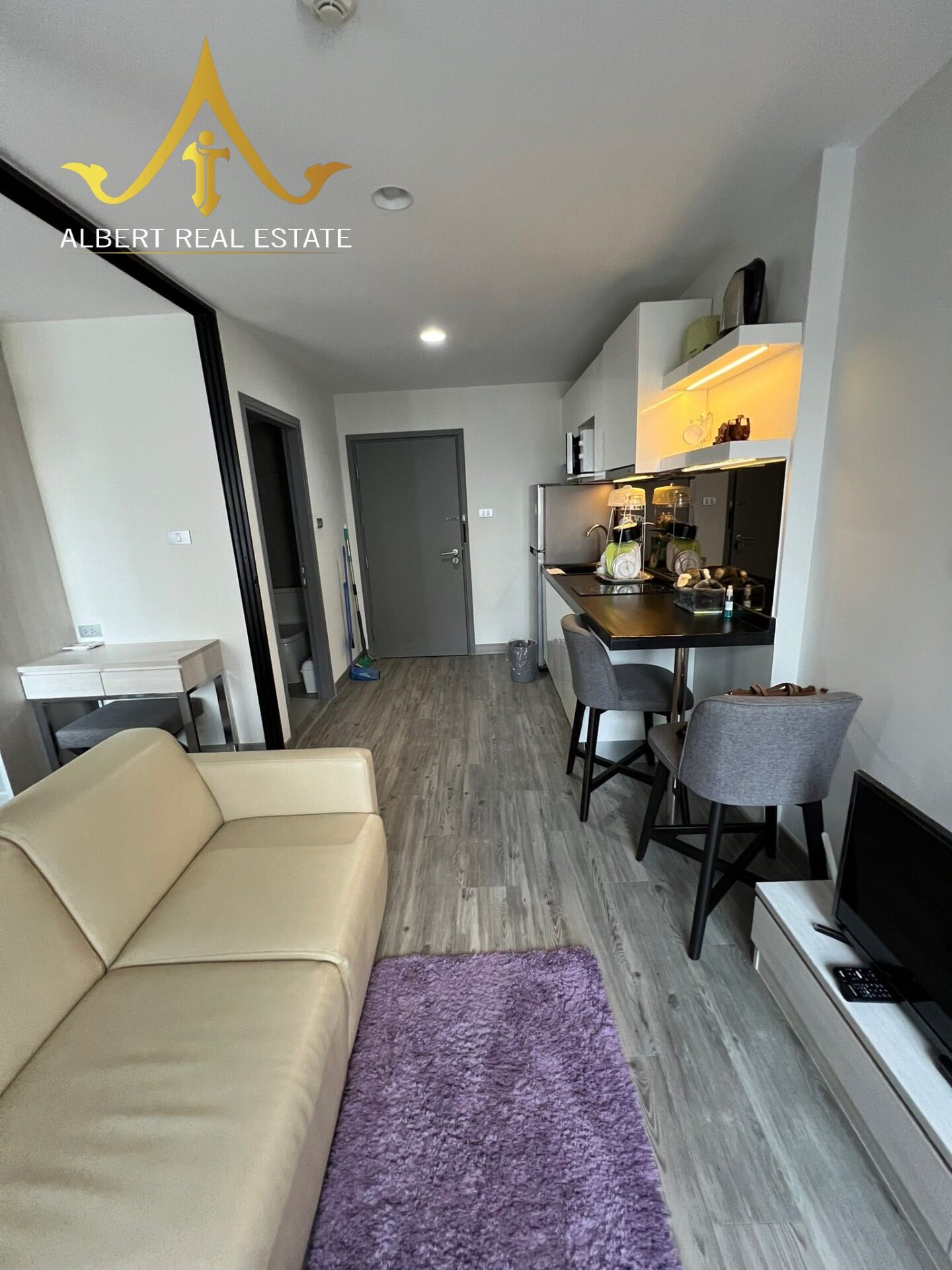 Modern one-bedroom condominium in central Hua Hin – image 03