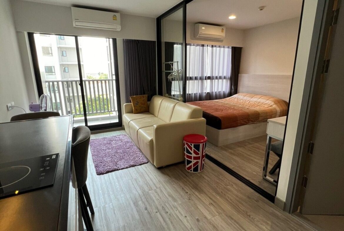 Modern one-bedroom condominium in central Hua Hin – image 04