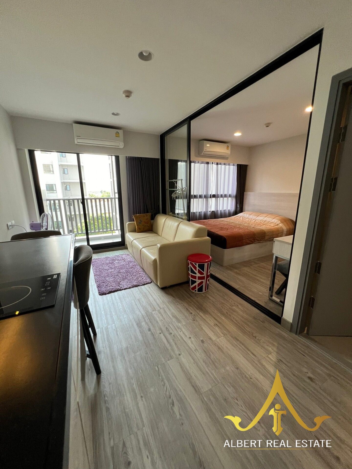 Modern one-bedroom condominium in central Hua Hin – image 04