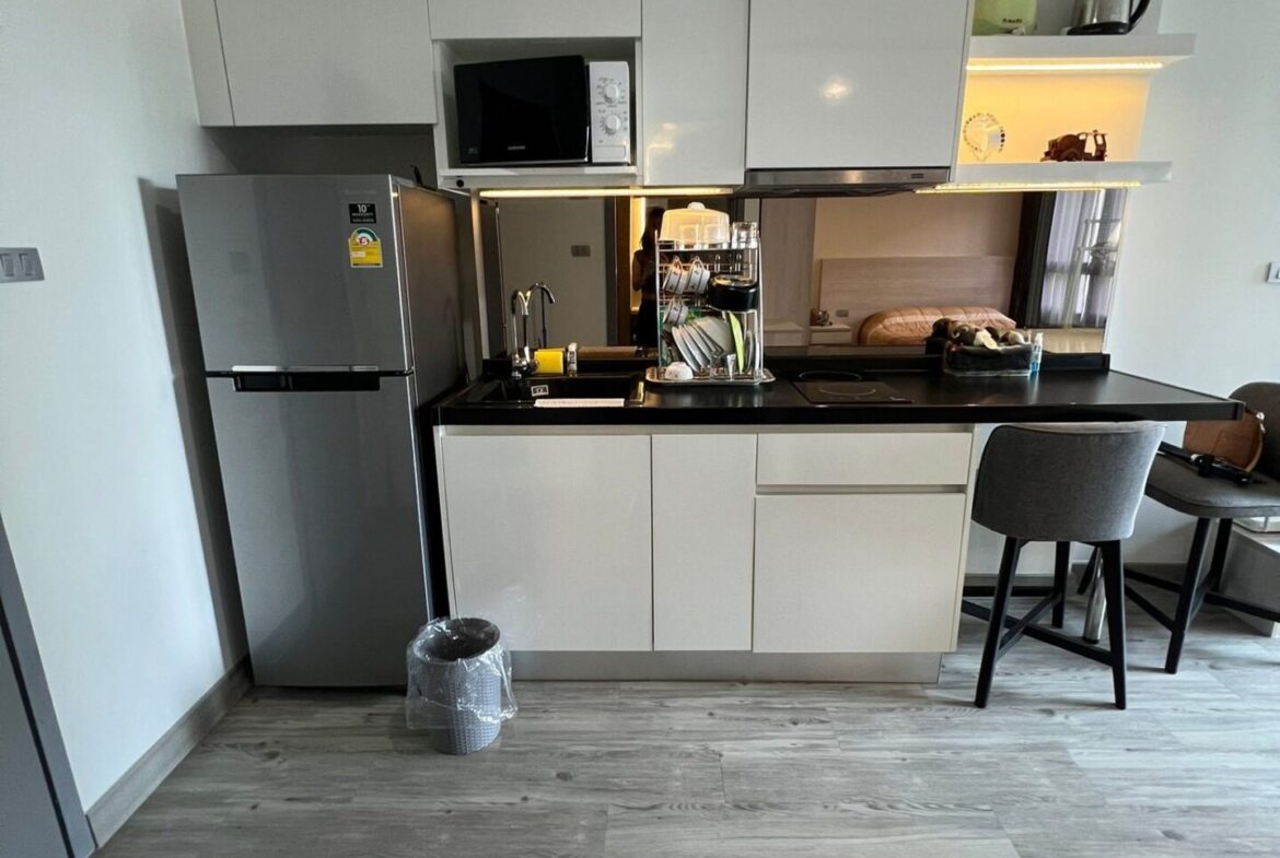 Modern one-bedroom condominium in central Hua Hin – image 05