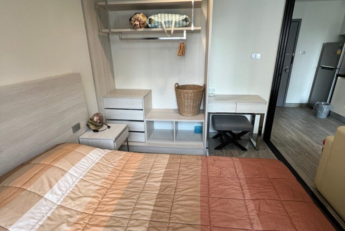 Modern one-bedroom condominium in central Hua Hin – image 06
