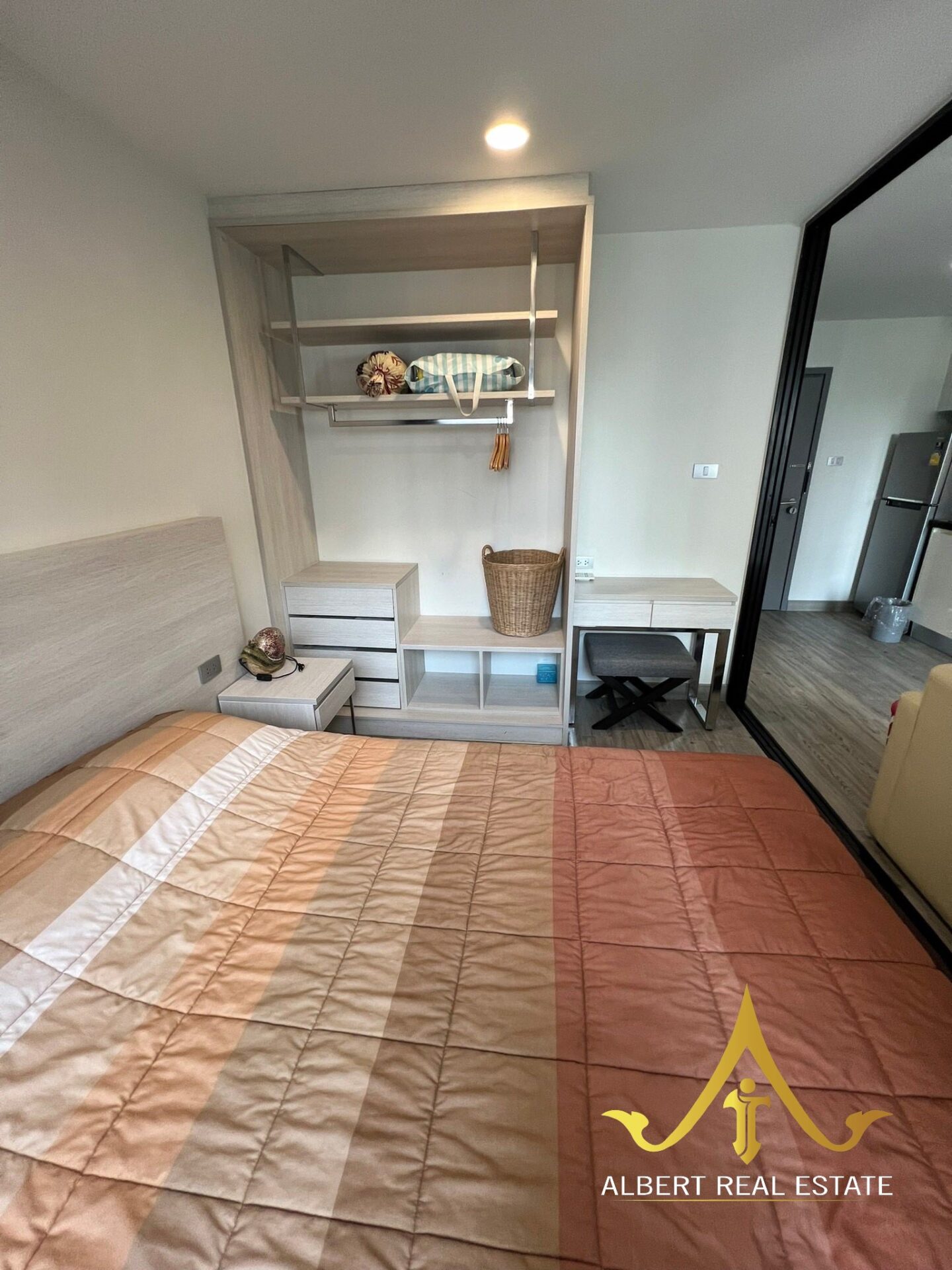 Modern one-bedroom condominium in central Hua Hin – image 06