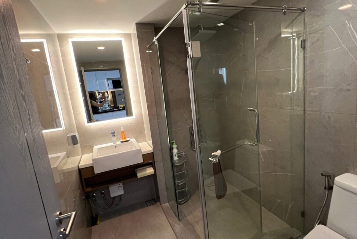 Modern one-bedroom condominium in central Hua Hin – image 08