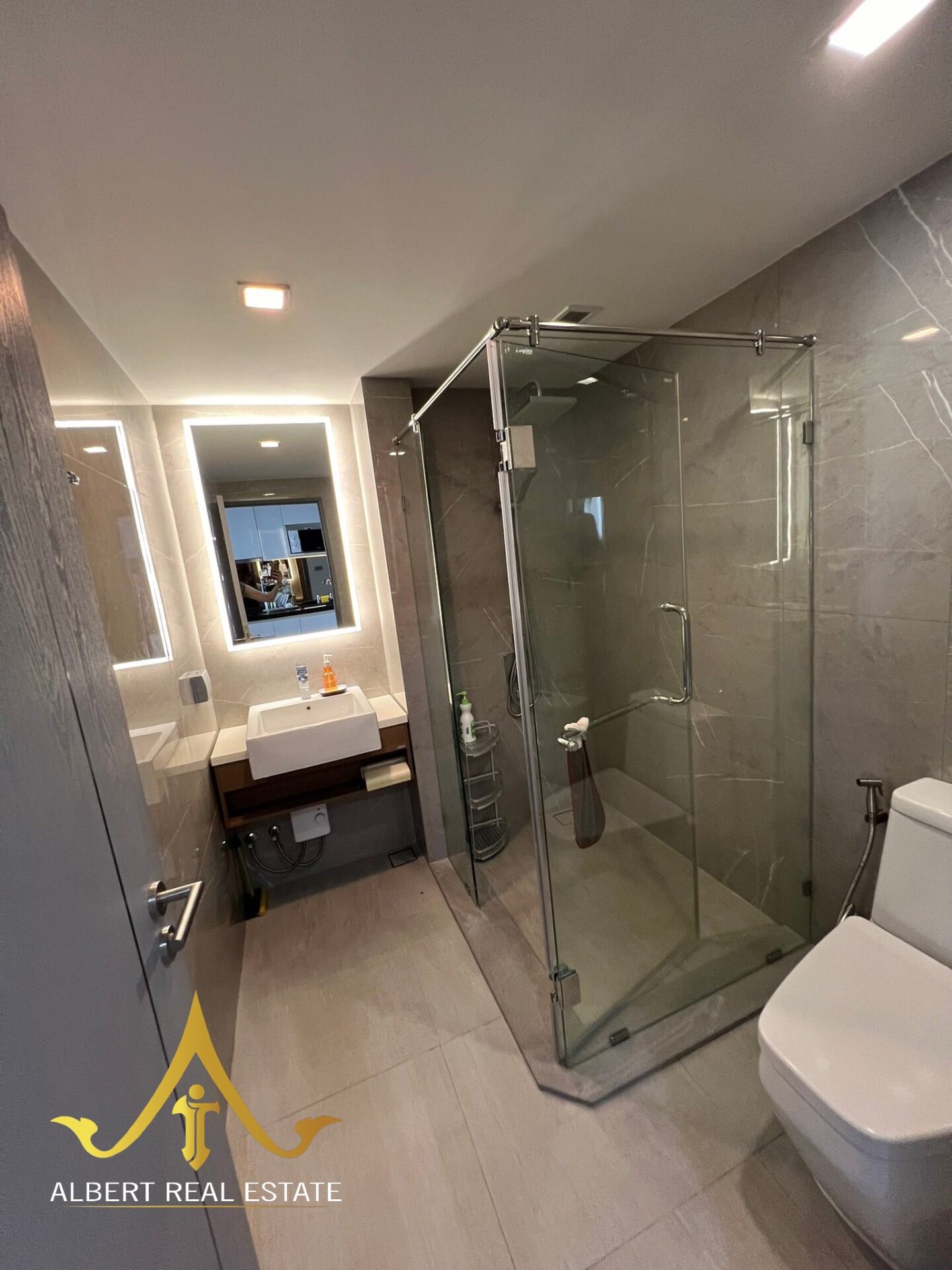 Modern one-bedroom condominium in central Hua Hin – image 08