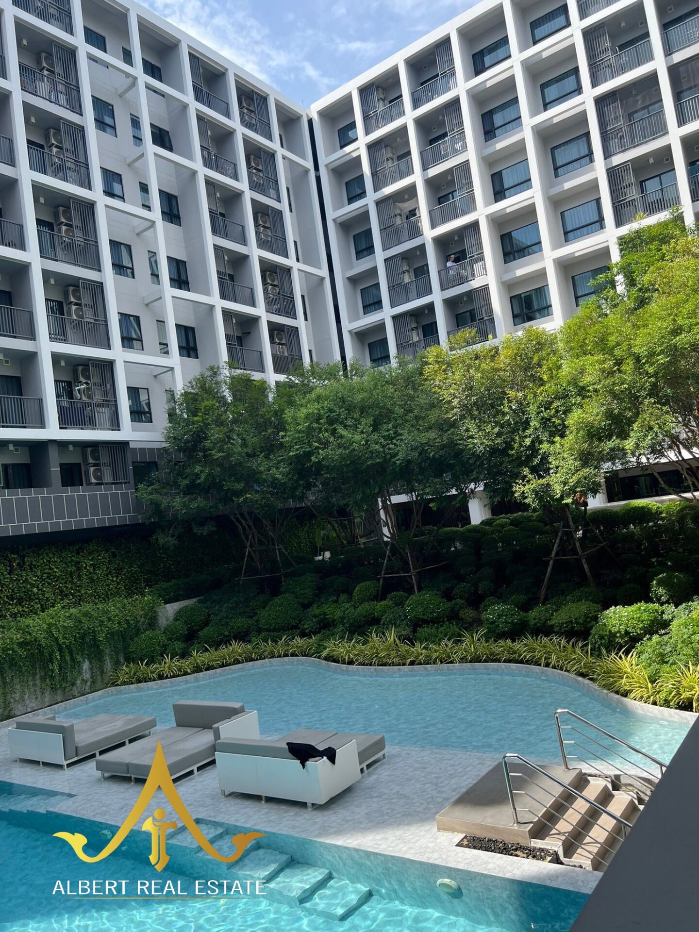 Modern one-bedroom condominium in central Hua Hin – image 10