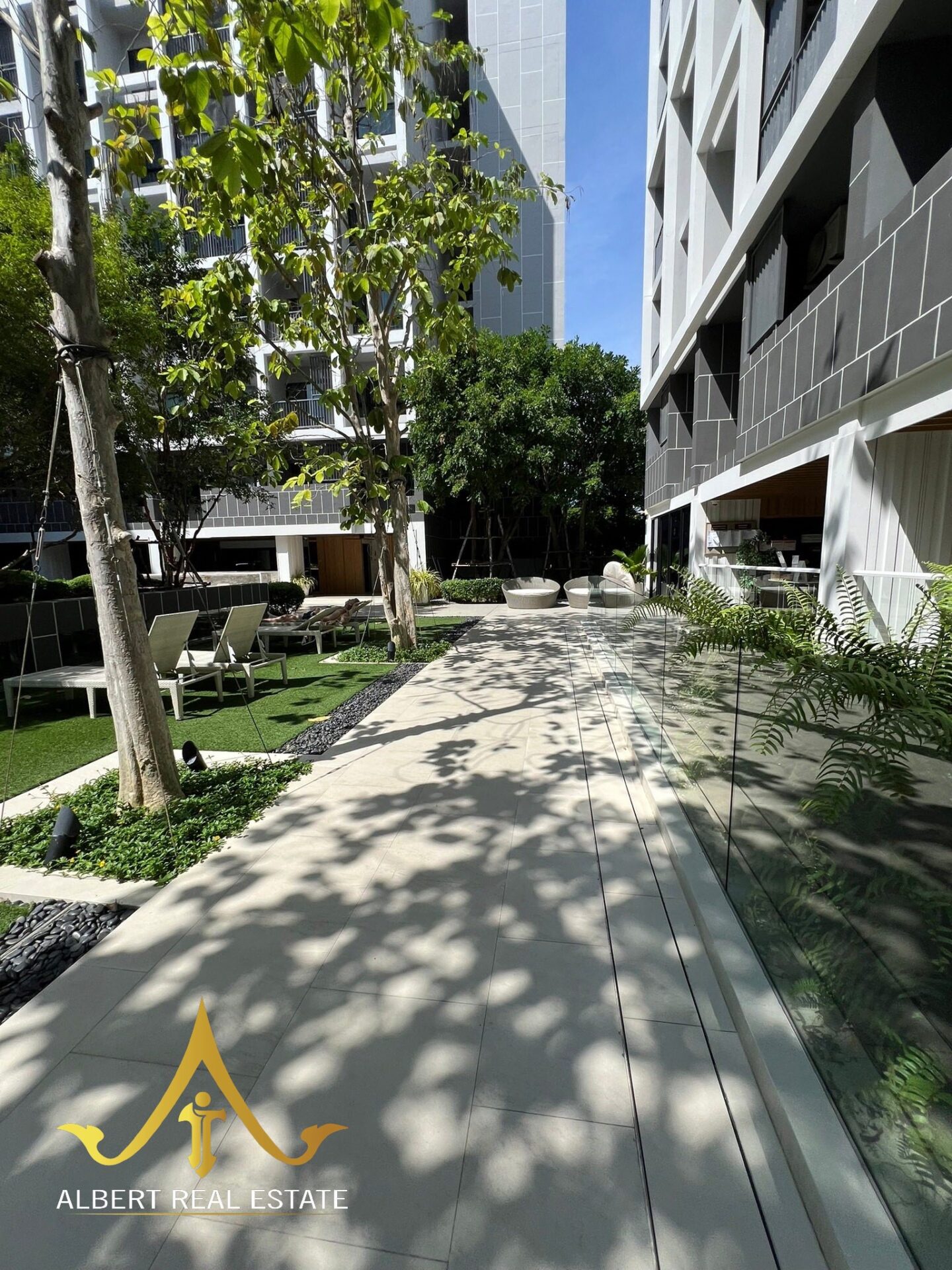 Modern one-bedroom condominium in central Hua Hin – image 11