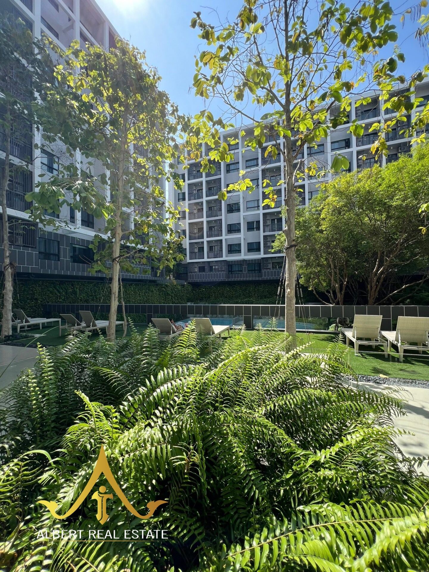 Modern one-bedroom condominium in central Hua Hin – image 12