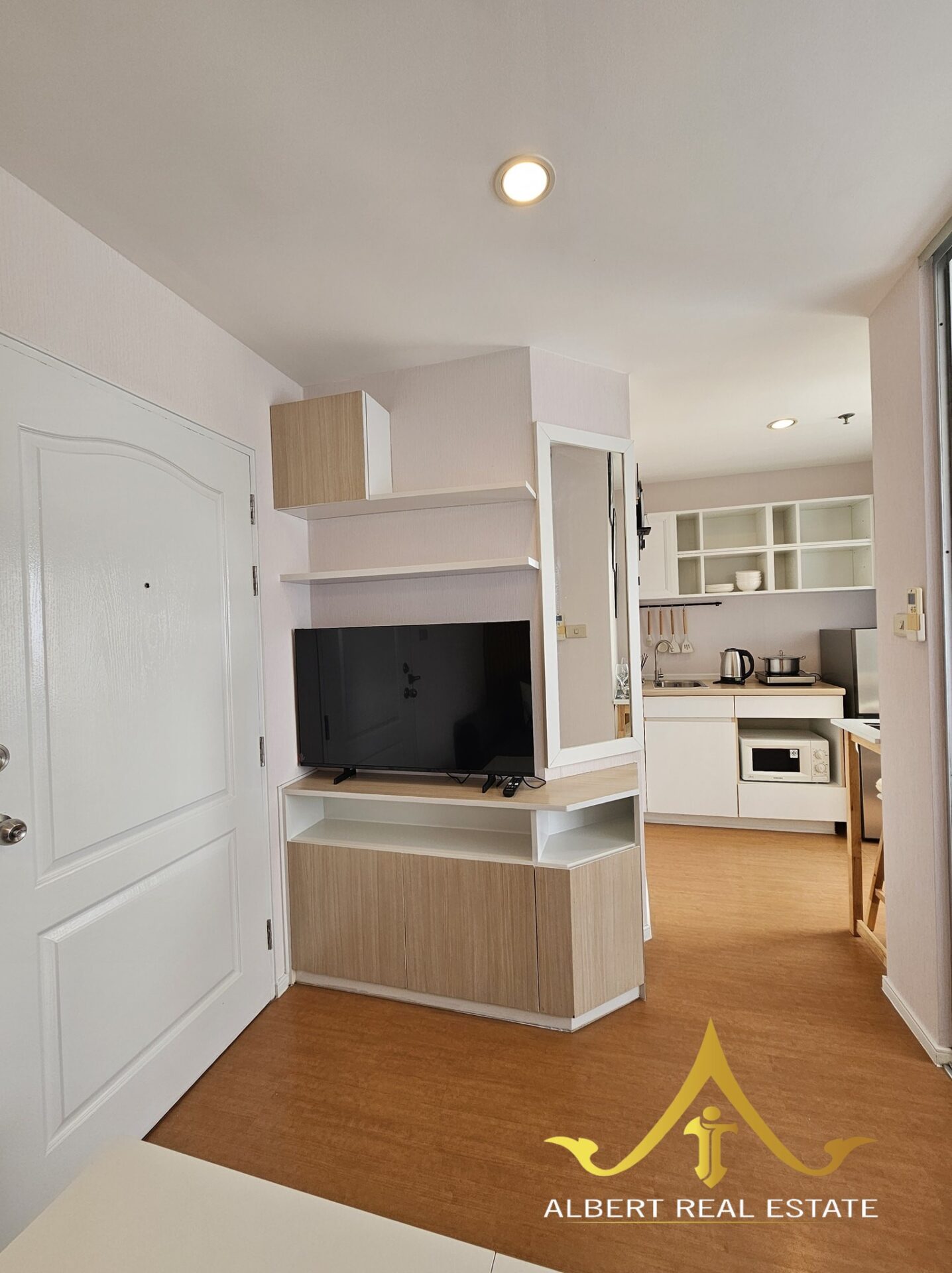 Renovated one-bedroom condominium in North Pattaya – image 10