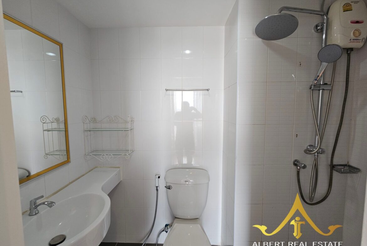 Renovated one-bedroom condominium in North Pattaya – image 15