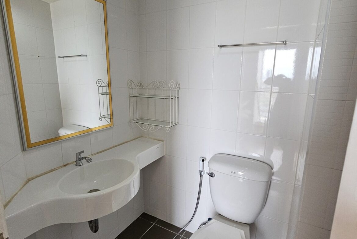 Renovated one-bedroom condominium in North Pattaya – image 17