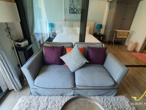 Furnished one-bedroom pool-view condominium in Cha-Am – image 01