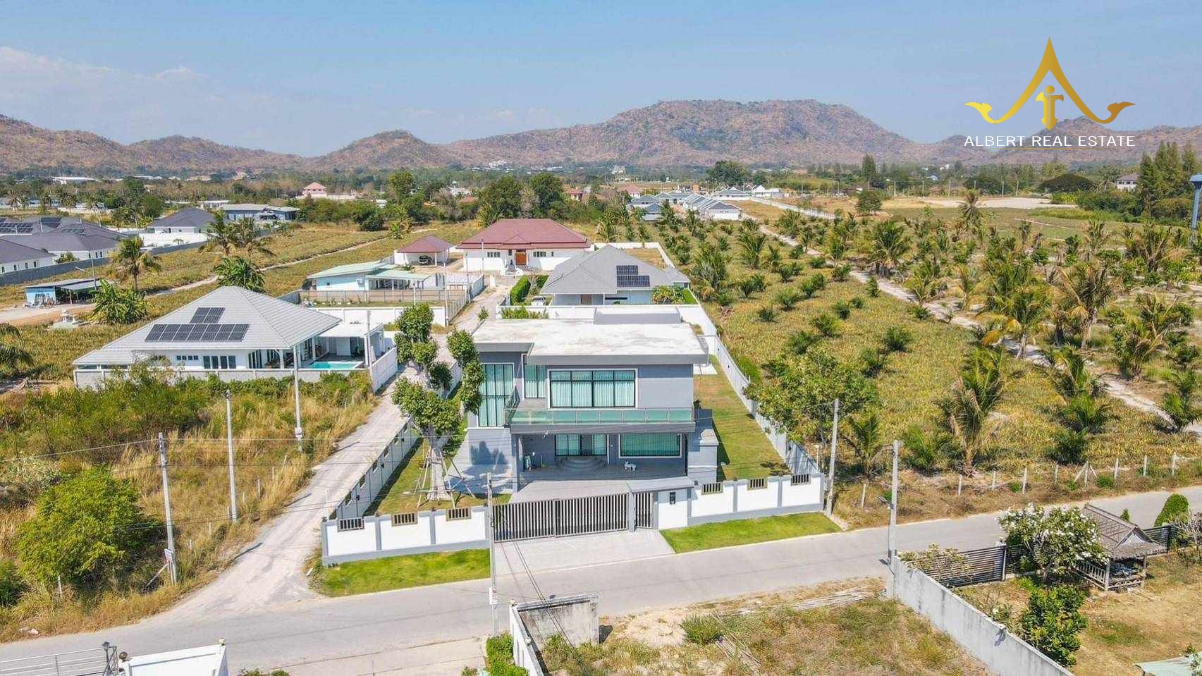 New 4-Bedroom House on 1,064 m² Near Black Mountain Golf