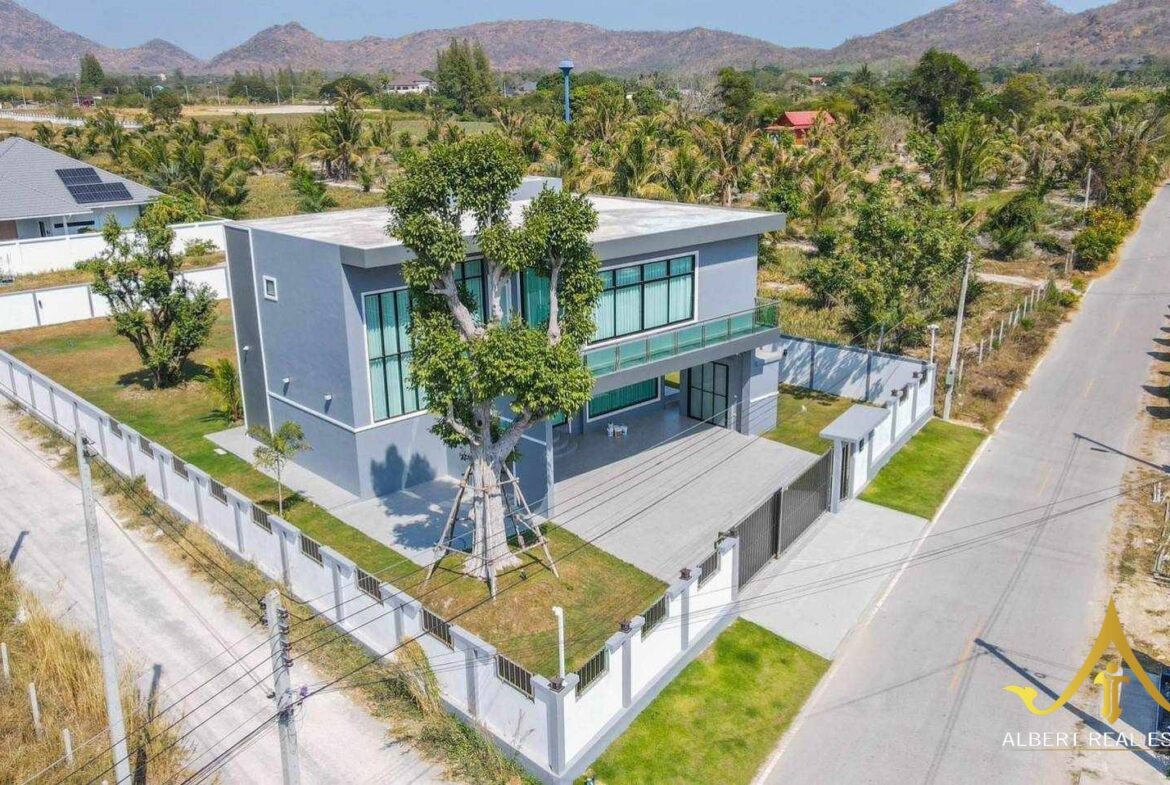 New 4-Bedroom House on 1,064 m² Near Black Mountain Golf