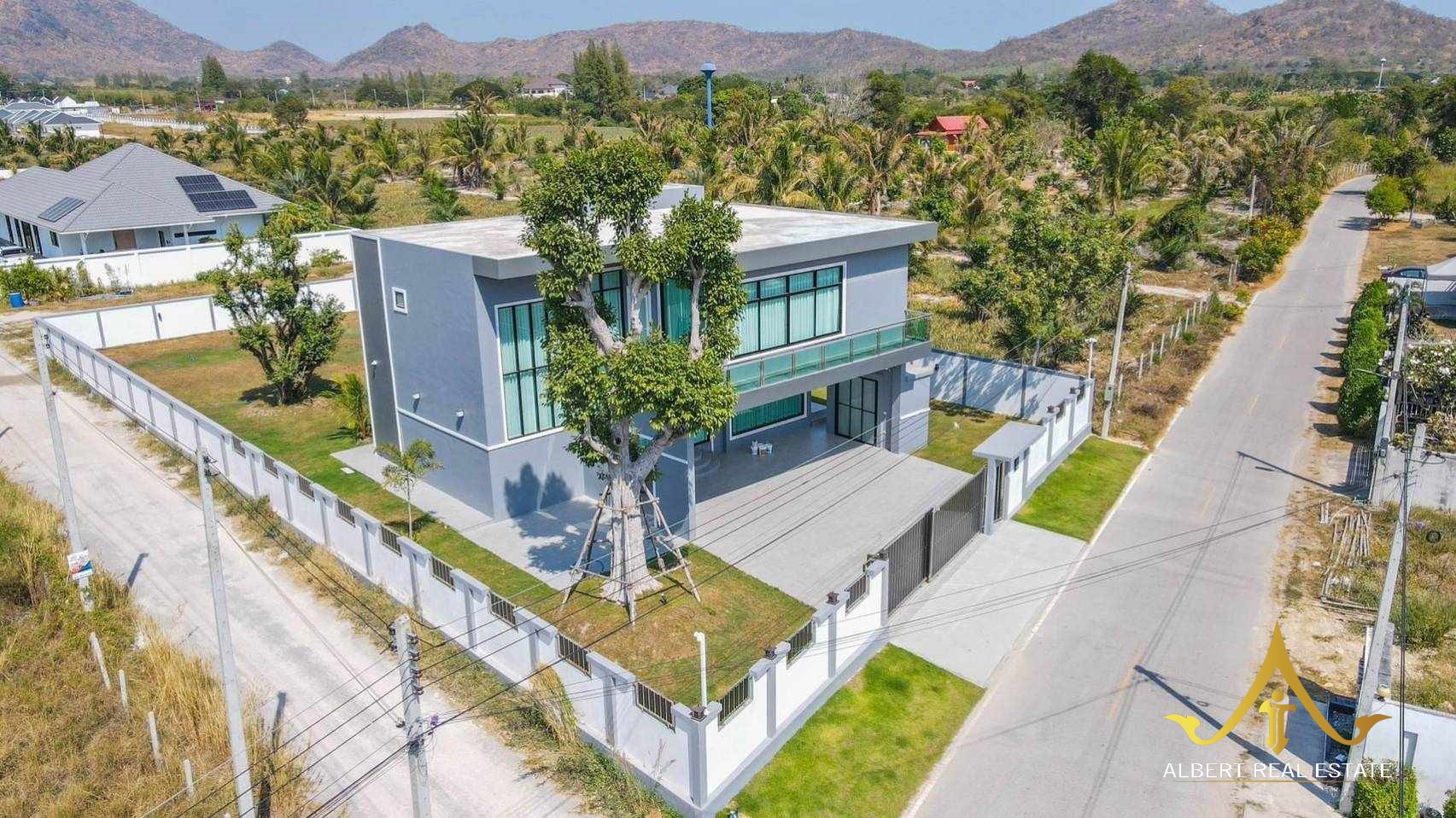New 4-Bedroom House on 1,064 m² Near Black Mountain Golf