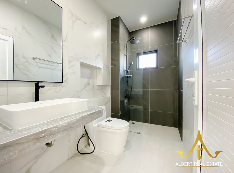 New 4-Bedroom House on 1,064 m² Near Black Mountain Golf