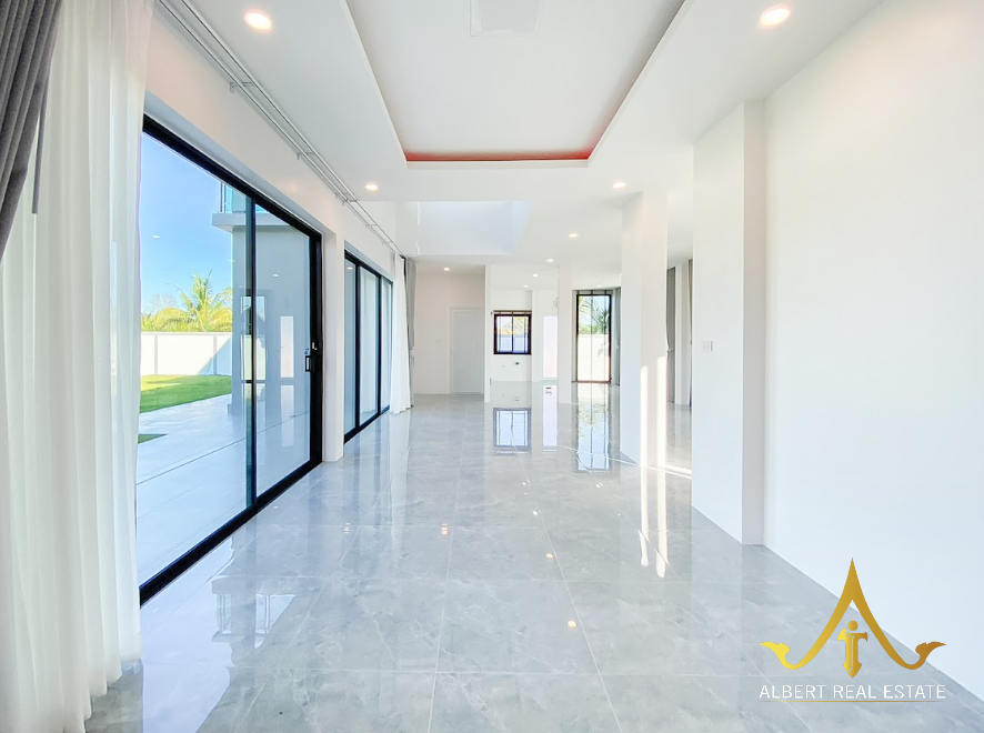New 4-Bedroom House on 1,064 m² Near Black Mountain Golf