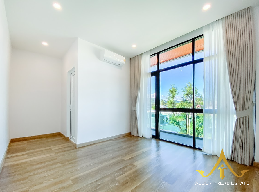 New 4-Bedroom House on 1,064 m² Near Black Mountain Golf