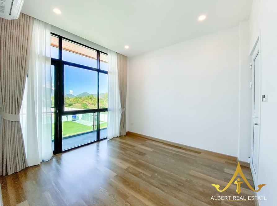 New 4-Bedroom House on 1,064 m² Near Black Mountain Golf