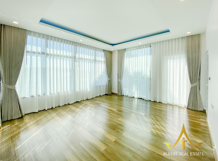 New 4-Bedroom House on 1,064 m² Near Black Mountain Golf