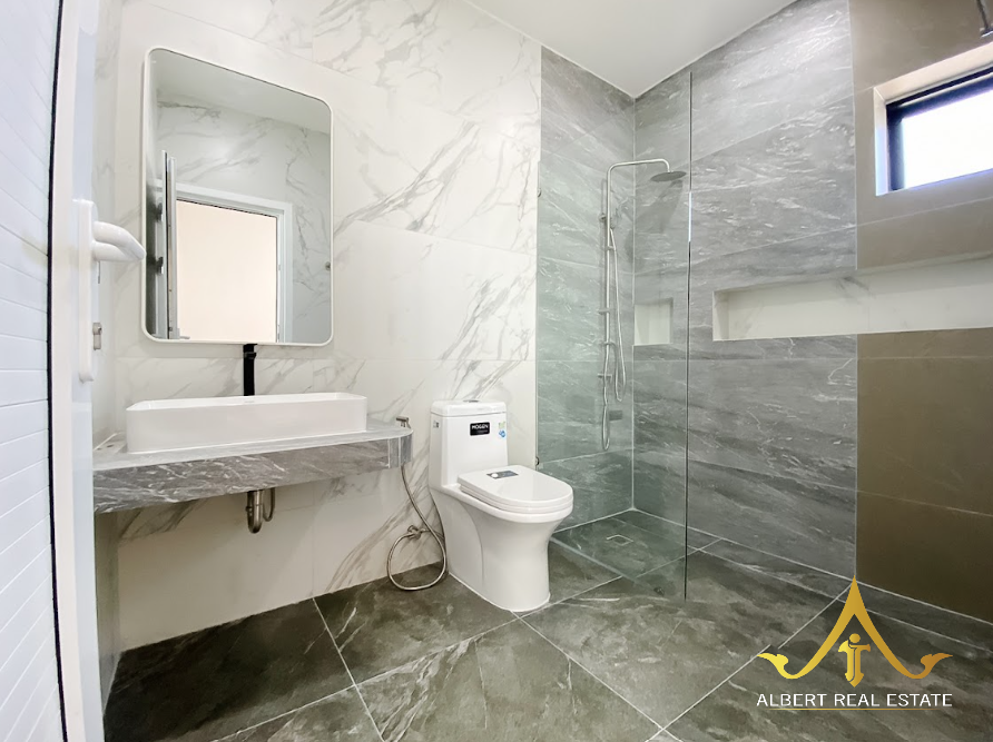 New 4-Bedroom House on 1,064 m² Near Black Mountain Golf
