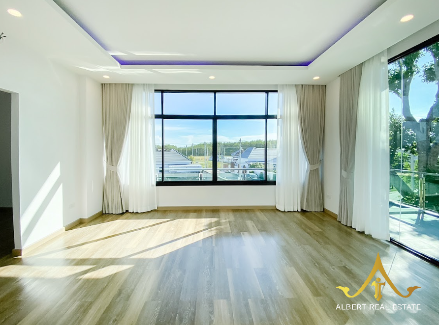 New 4-Bedroom House on 1,064 m² Near Black Mountain Golf