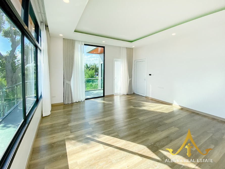 New 4-Bedroom House on 1,064 m² Near Black Mountain Golf