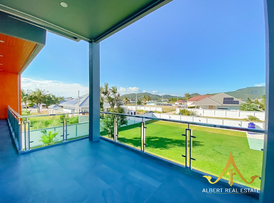 New 4-Bedroom House on 1,064 m² Near Black Mountain Golf