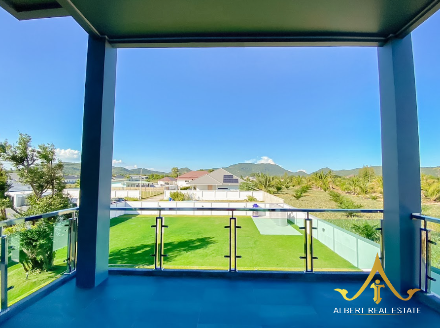 New 4-Bedroom House on 1,064 m² Near Black Mountain Golf