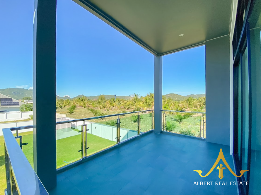 New 4-Bedroom House on 1,064 m² Near Black Mountain Golf