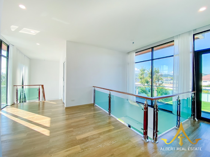New 4-Bedroom House on 1,064 m² Near Black Mountain Golf