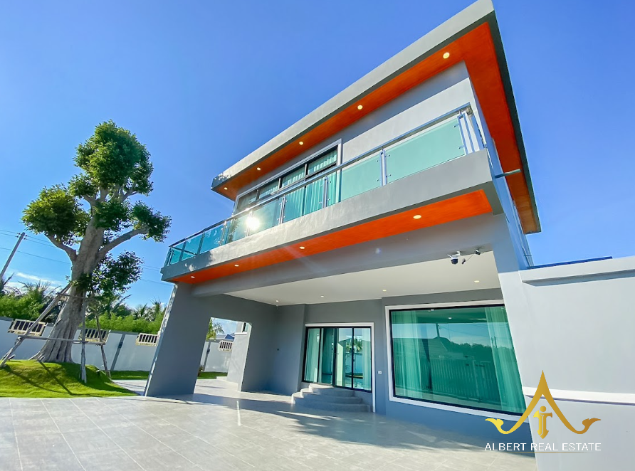 New 4-Bedroom House on 1,064 m² Near Black Mountain Golf