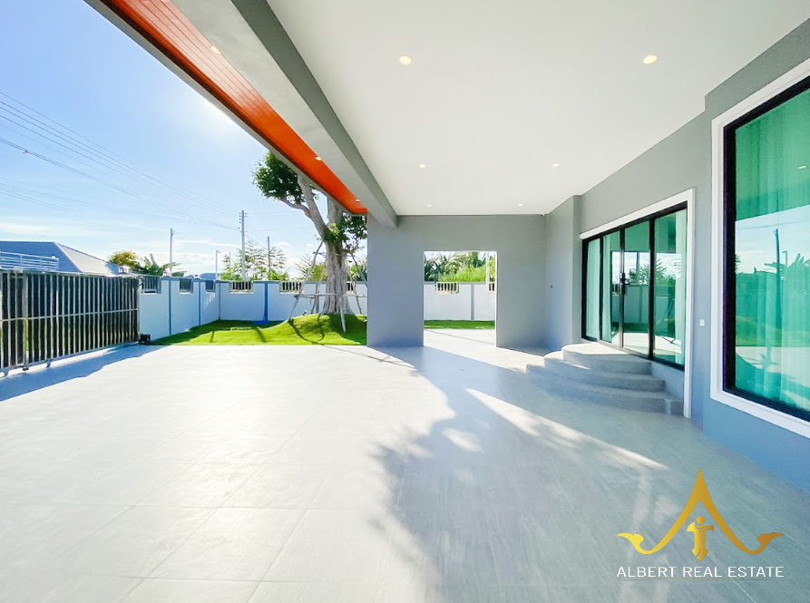 New 4-Bedroom House on 1,064 m² Near Black Mountain Golf