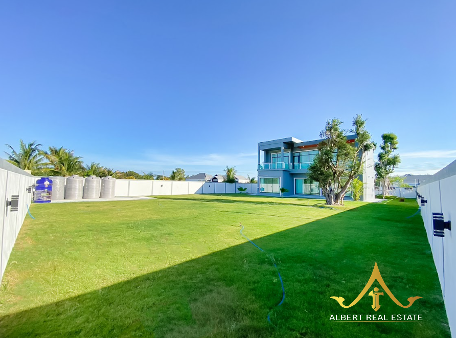 New 4-Bedroom House on 1,064 m² Near Black Mountain Golf
