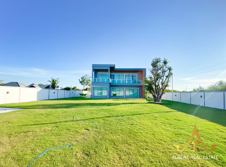 New 4-Bedroom House on 1,064 m² Near Black Mountain Golf