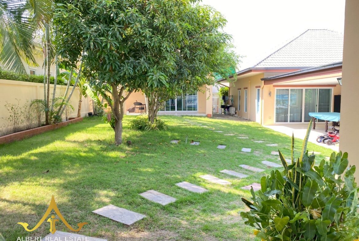 4-bedroom pool villa with guesthouse in Hua Hin – Photo 1