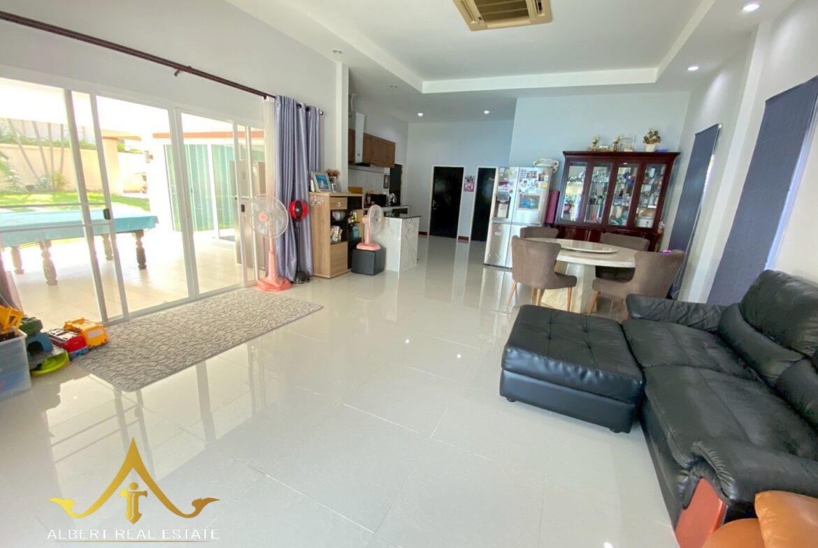 4-bedroom pool villa with guesthouse in Hua Hin – Photo 2