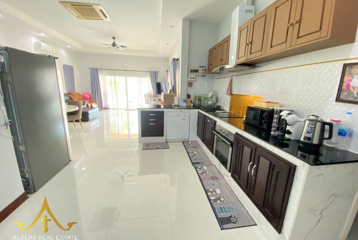 4-bedroom pool villa with guesthouse in Hua Hin – Photo 3