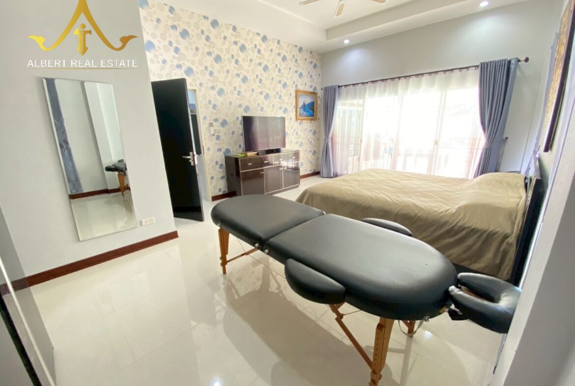 4-bedroom pool villa with guesthouse in Hua Hin – Photo 4