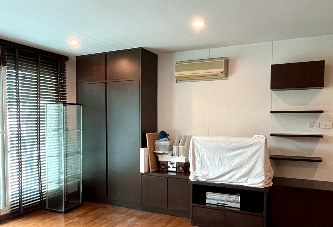 Baan Siri Yen Akat three bedroom condo