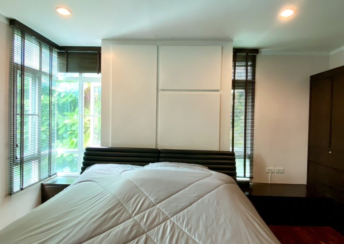 Baan Siri Yen Akat furnished condo