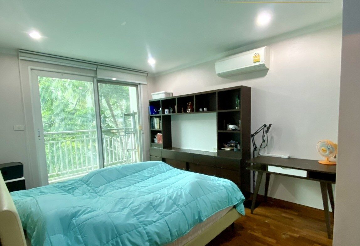 Baan Siri Yen Akat corner unit