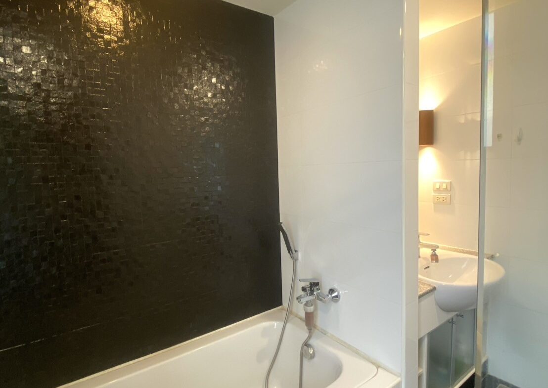 Baan Siri Yen Akat Sansiri condo